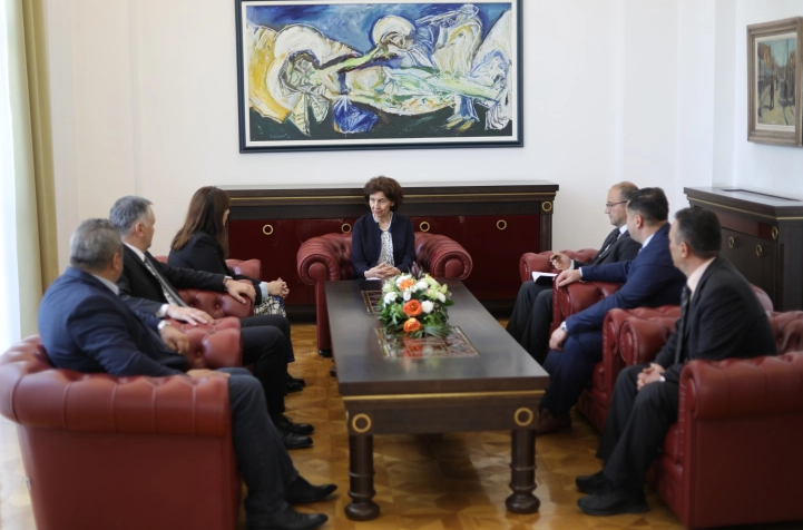 Presidentja Siljanovska Davkova priti në takim rektorët e universiteteve shtetëtore