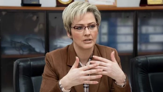 Ardita Sinani  Serbia mohon flamurin kuq e zi  por nuk i thyen shqiptarët