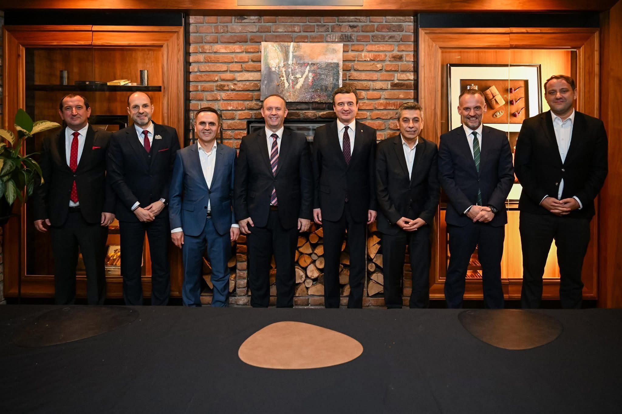 Albin Kurti bashkë me liderët e VLEN it në Shkup në Ditën e Alfabetit