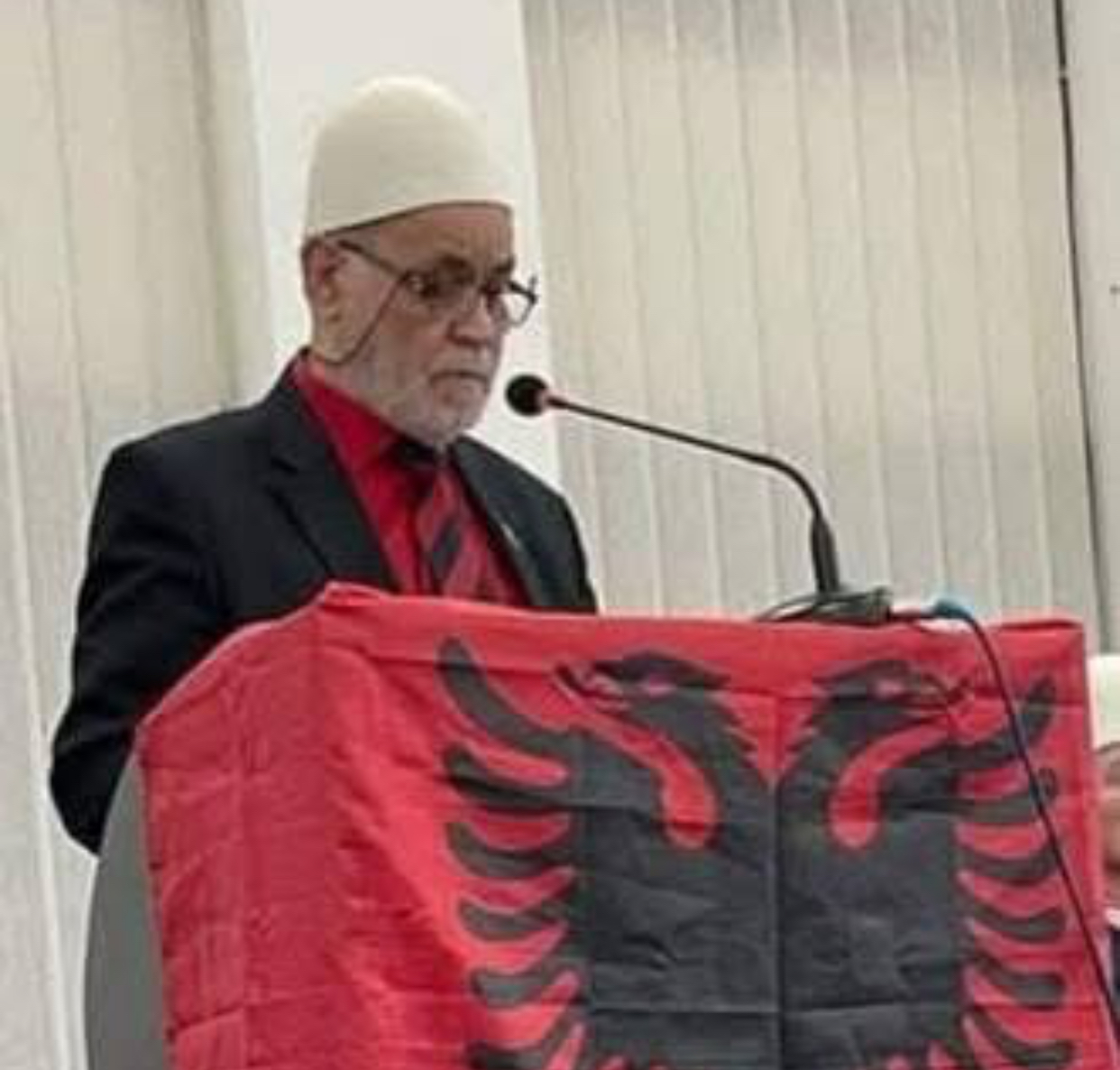 Shqipe kudo që jeni  Gëzuar Festat e Nëntorit