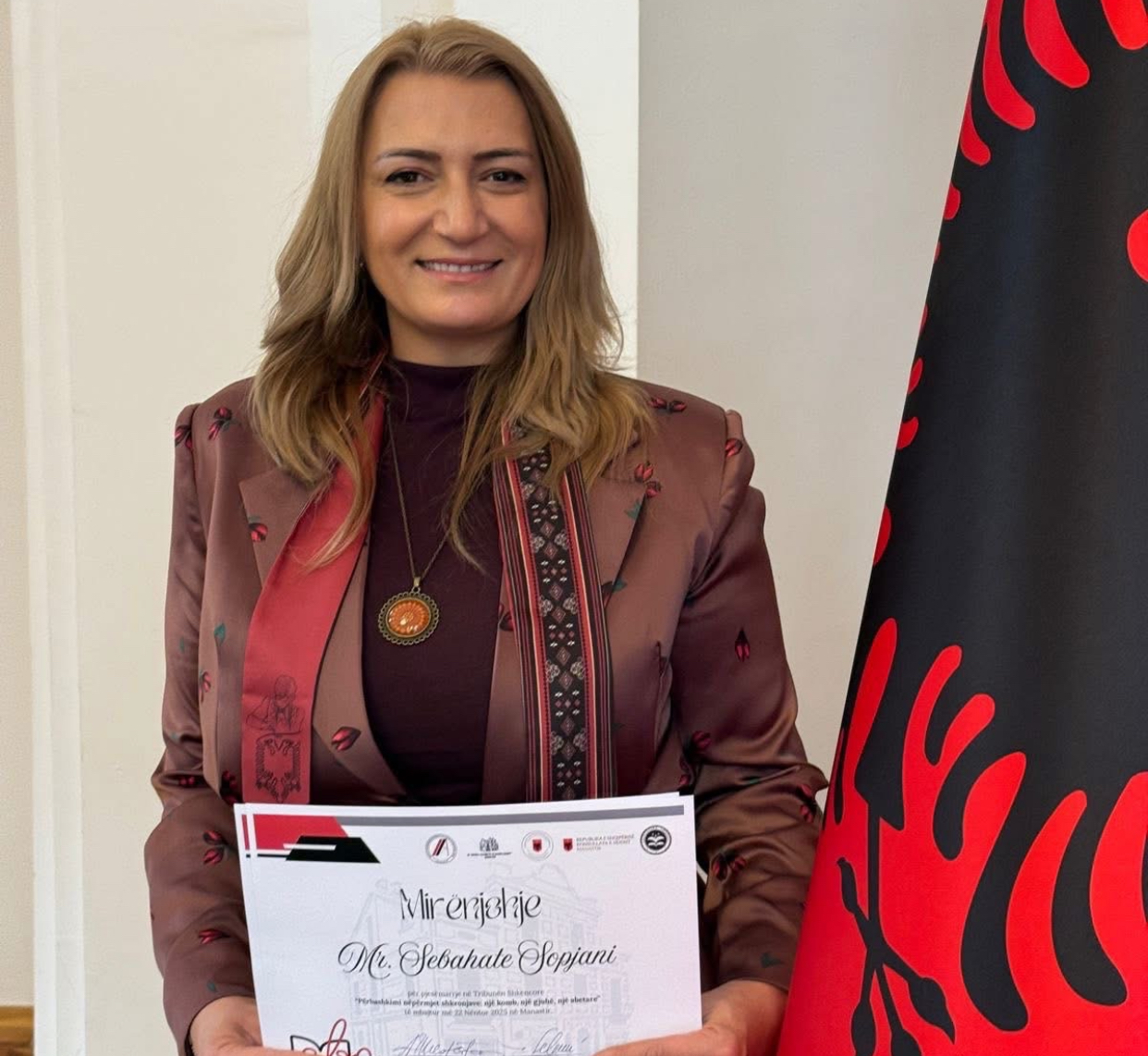 Mësuesja Sebahate Sopjani përfaqëson Kosovën në Tribunën Shkencore të Manastirit  Video 