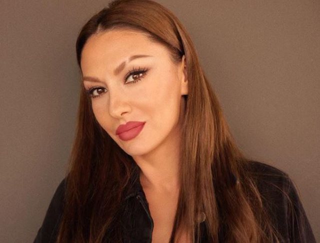 Adelina Ismaili  Si mos të xhiroj këngë për Mitrovicën  kur pas 25 viteve e çliroi Albin Kurti  Video 