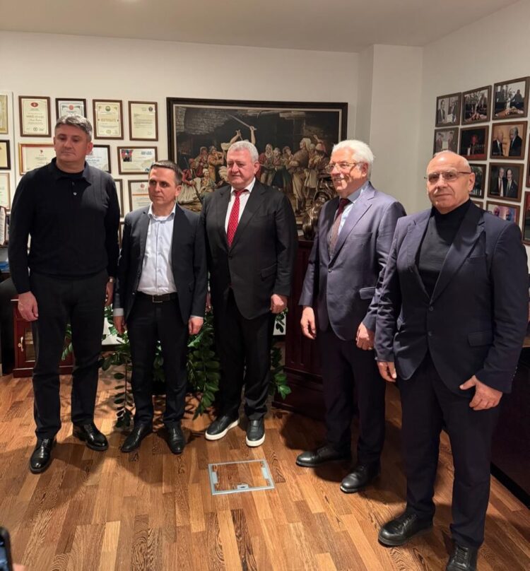 Takim me shkas në Tetovë  Lazim Destani priti në darkë të përbashkët  Kasamin dhe kryetarët r FF të Maqedonisë  Shqipërise dhe Kosovës