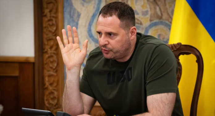 Hetuesit ukrainas kundër korrupsionit kryejnë kontrolle në zyrën e shefit të stafit të Zelenskyt