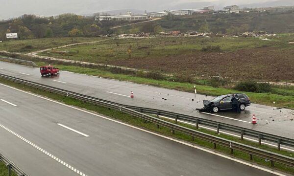 Aksident në autostradën  Ibrahim Rugova   Pesë persona të lënduar