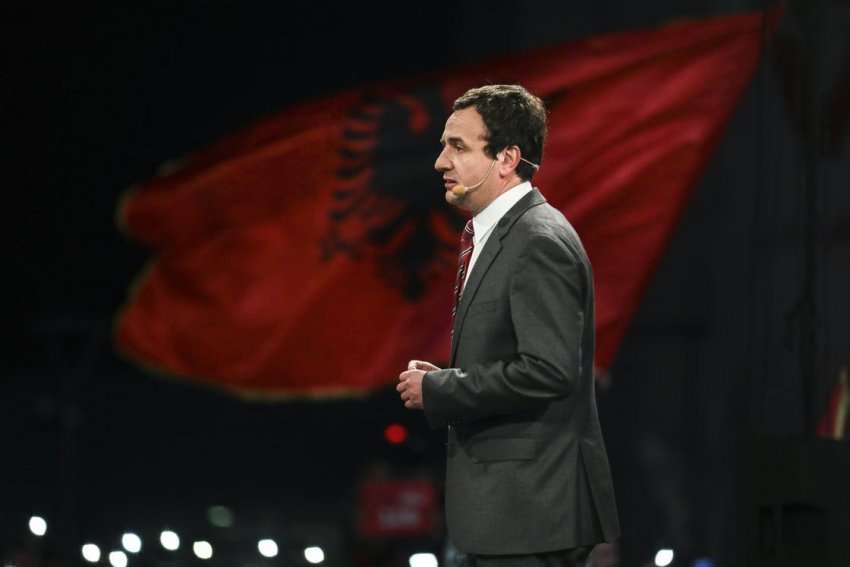 Kurti uron 28 Nëntorin   Dita e Flamurit  datë e shenjtë për kombin 