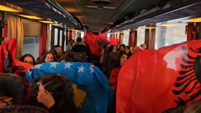 18 mijë shqiptarë të Kosovës zgjodhën të festojnë në Shqipëri  shtohet fluksi në pikën kufitare të Morinës