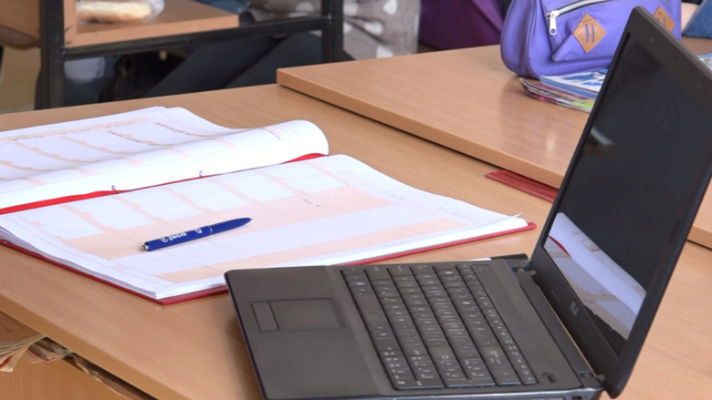 Mësimdhënësit ankohen për probleme të shumta me ditarin e ri elektronik