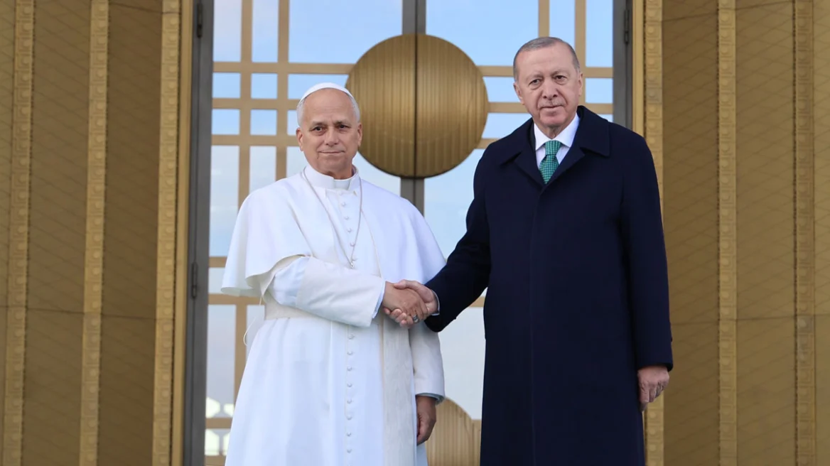Papa Leone XIV pritet me ceremoni zyrtare nga presidenti Erdogan në Ankara