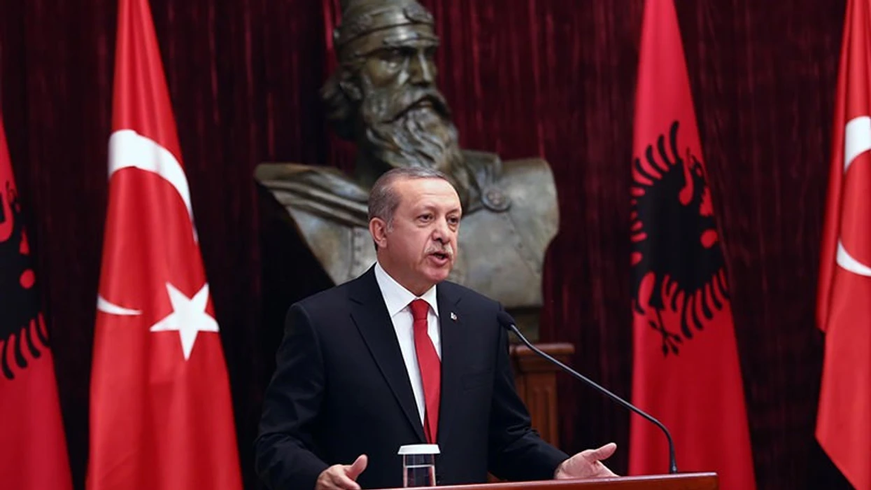 Turqia uron Shqipërinë për Ditën e Flamurit   Gëzuar  aleati ynë 