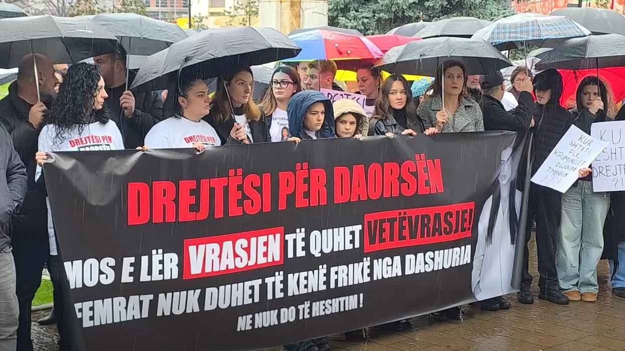Protestë në Gjakovë    Drejtësi për Daorsën   Kërkohet hetim i plotë për studenten që humbi jetën në Tetovë