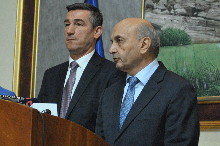  Më mirë shkoj vet në Speciale  sesa me i çu shokët    Isa Mustafa e zbulon se çka i kishte thënë Kadri Veseli