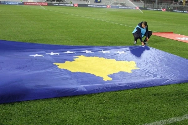 Flamuri i Kosovës shfaqet në mediat serbe