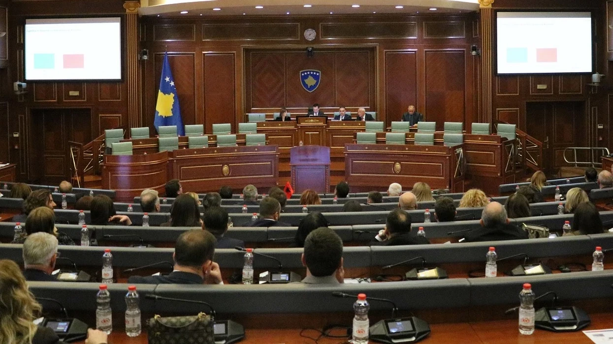 Dështoi formimi i qeverisë në Kosovë  Parlamenti nuk votoi Glauk Konjufcën