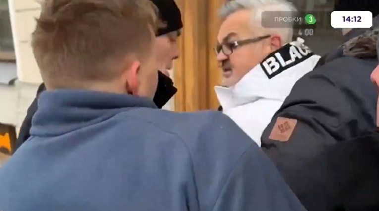 Incident në Rusi  Sulmohet ambasadori i Polonisë VIDEO 