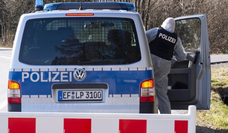 Gjermani  Gjenden duart e prera të një gruaje në autostradë