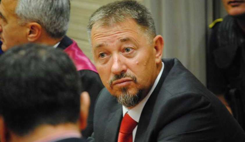 Lushtaku me qëndrim të prerë  Lladrovci s duhet të rikthehet në PDK