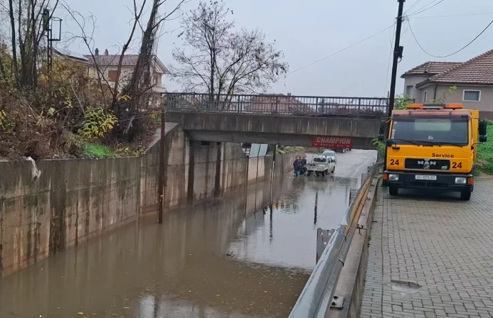 Tetovë  Nënkalimi në lagjen  Dardania  i bllokuar për javë  Komuna  Projekti ka kaluar  presim përmirësimin e kushteve klimatike
