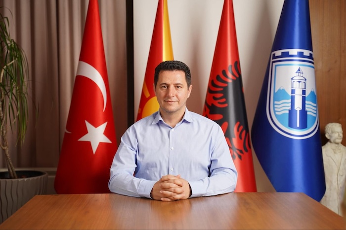 Limani  Do të largohem pa  show   por nuk do të ketë pranim dorëzim të detyrës