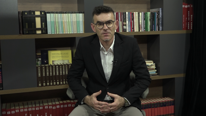 Heshtja që paralajmëron fundin e AKI së