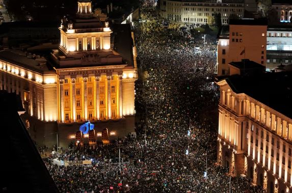 Pas protestave masive  qeveria bullgare tërhiqet nga rritja e taksave