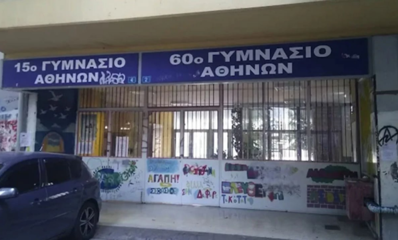Tronditëse në Greqi  nxënësi plagos me thikë vajzën 14 vjeçare brenda në shkollë