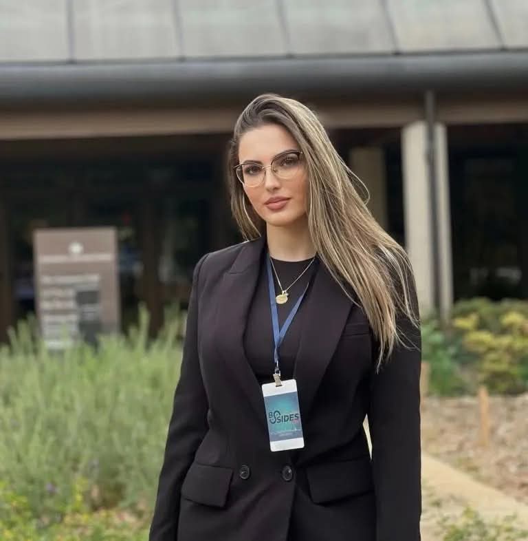 Dredhza Braina  shqiptarja që theu barrierat në teknologji  fiton çmimin  Cybersecurity Woman of the Year 2025 