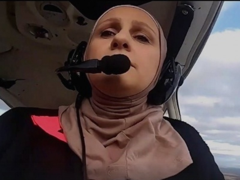 Kosovarja me mbulesë pilote e sukseshme në Kanada