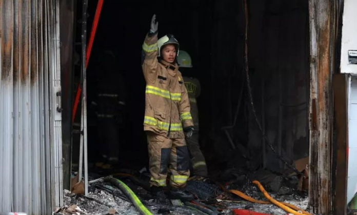 U përfshinë nga flakët ndërsa flinin në dhomat e tyre  16 viktima nga zjarri në një azil pleqsh në Indonezi