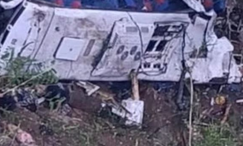 Kolumbi  Autobusi me nxënës bie në greminë  17 viktima dhe dhjetëra të plagosur