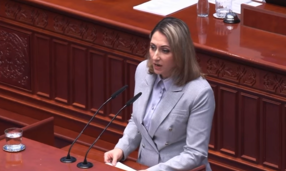 Rina Ajdari  Dezinformatat dhe propaganda nuk  luftohen  me rezolutë në Kuvend