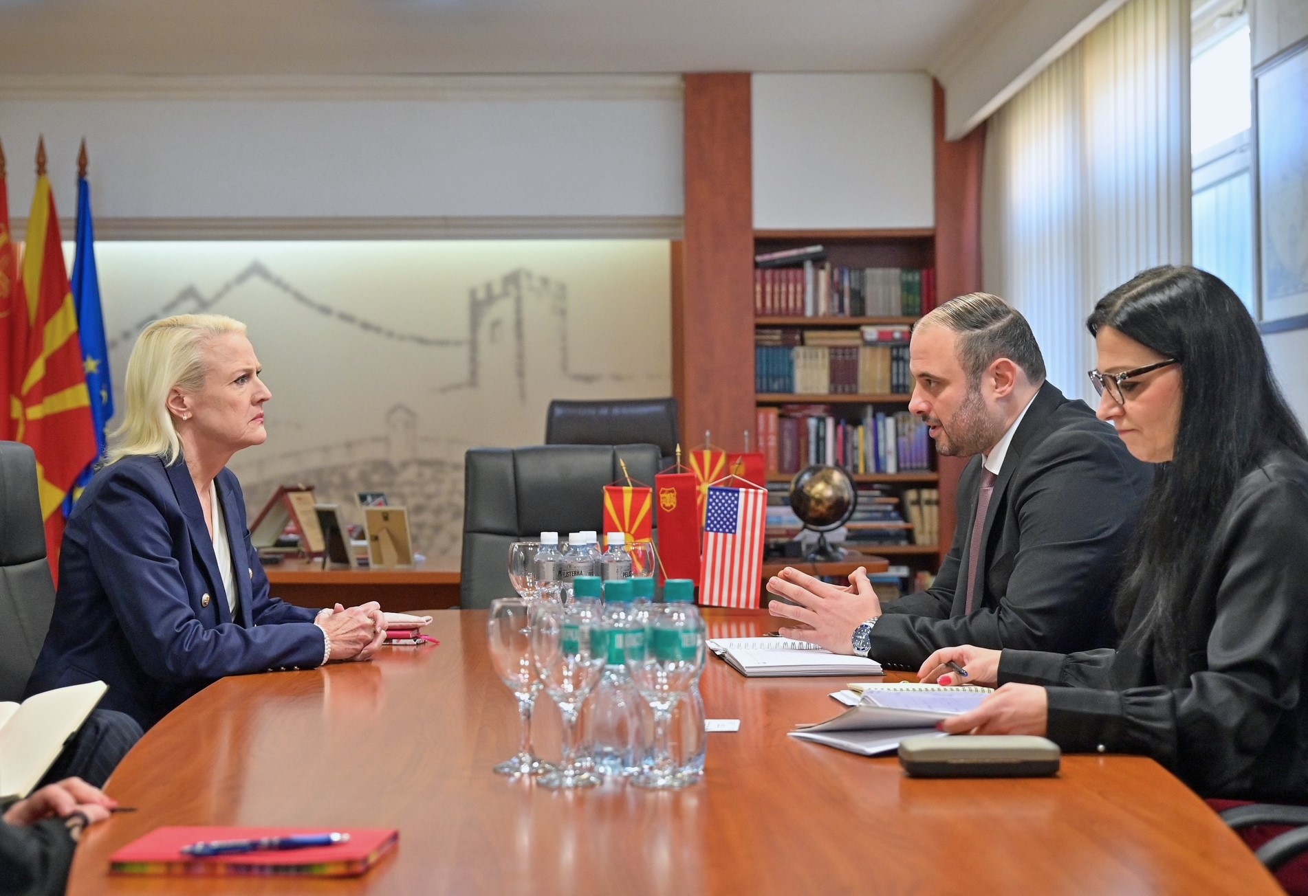 Ambasadorja amerikane realizoi takim me kryetarin e Shkupit  Orce Gjorgjievski