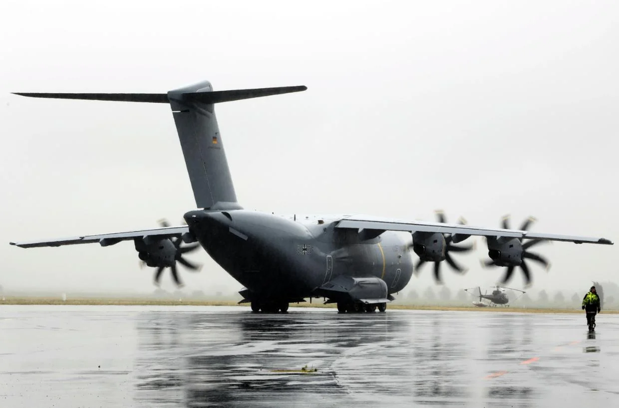 Pesë orë në ajër   avioni ushtarak gjerman shmang Prishtinën dhe zbret në Shkup