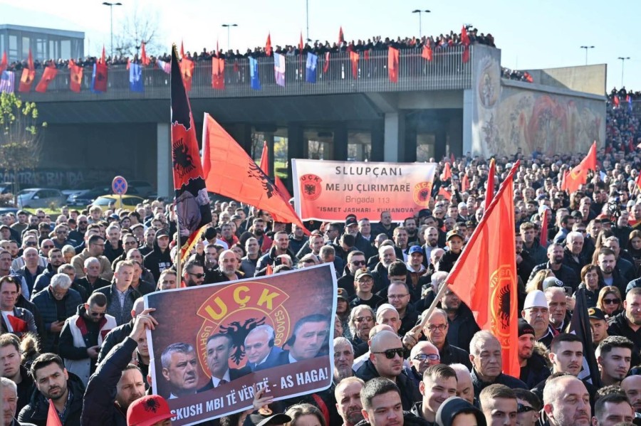 Gucati nga Shkupi  Falë Izet Mexhitit  kufiri është i hapur për veteranët e UÇK së