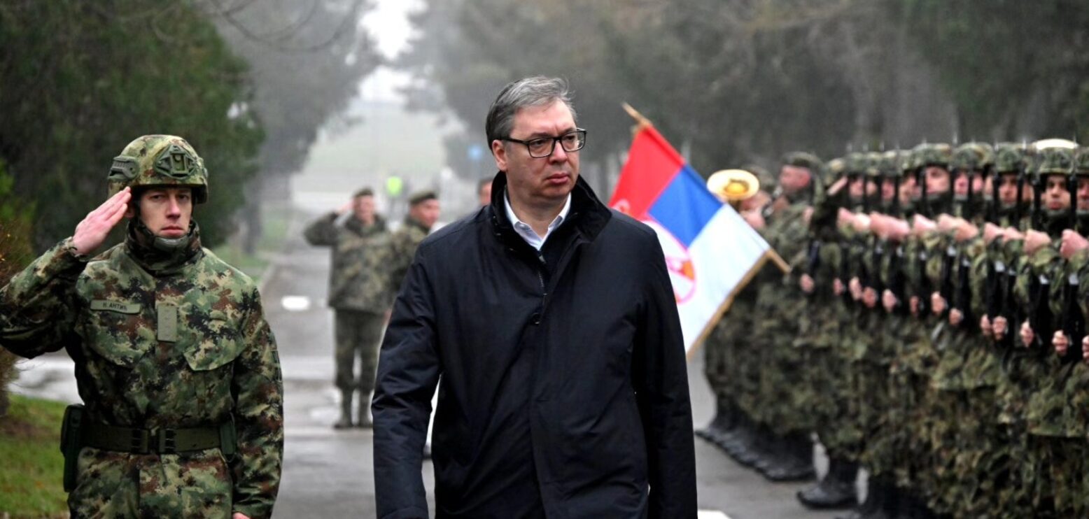  Më të fortë se kur do hynim në Kosovë   Vuçiç viziton bazën ushtarake serbe pranë kufirit