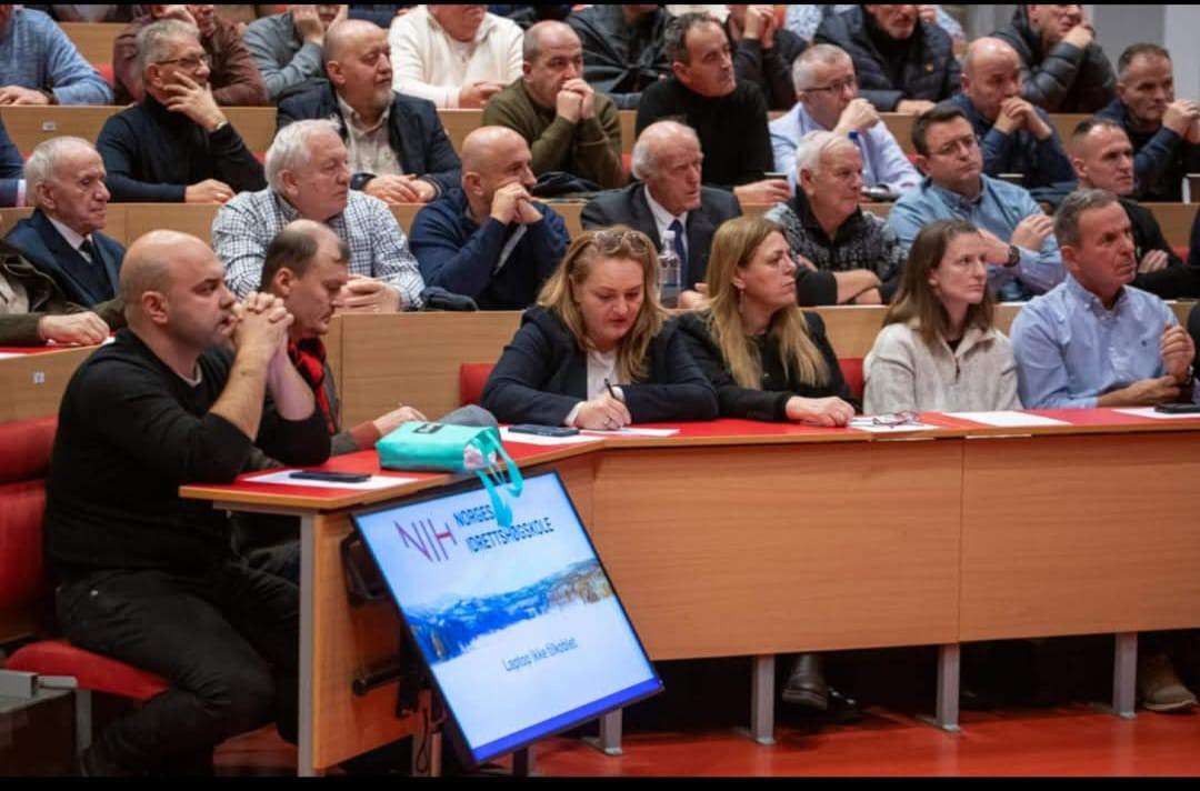 Ambasadorja në Norvegji nën kritika  Pse mori pjesë në tubimin e VV së 