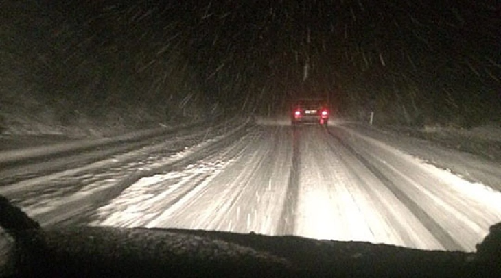 Kini kujdes në rrugë sonte  nuk ka vend që nuk është i lagësht dhe i rrëshqitshëm