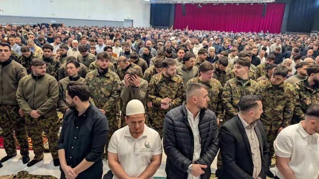 Ushtarët shqiptarë të Zvicrës falën namazin e Bajramit në Xhaminë e Cyrihut  Foto 