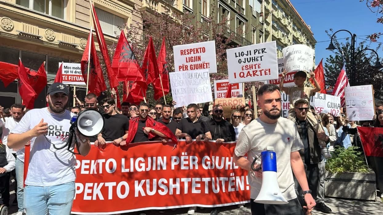 Protesta për gjuhën shqipe  reagon Ministri i jashtëm shqiptar  Ferit Hoxha