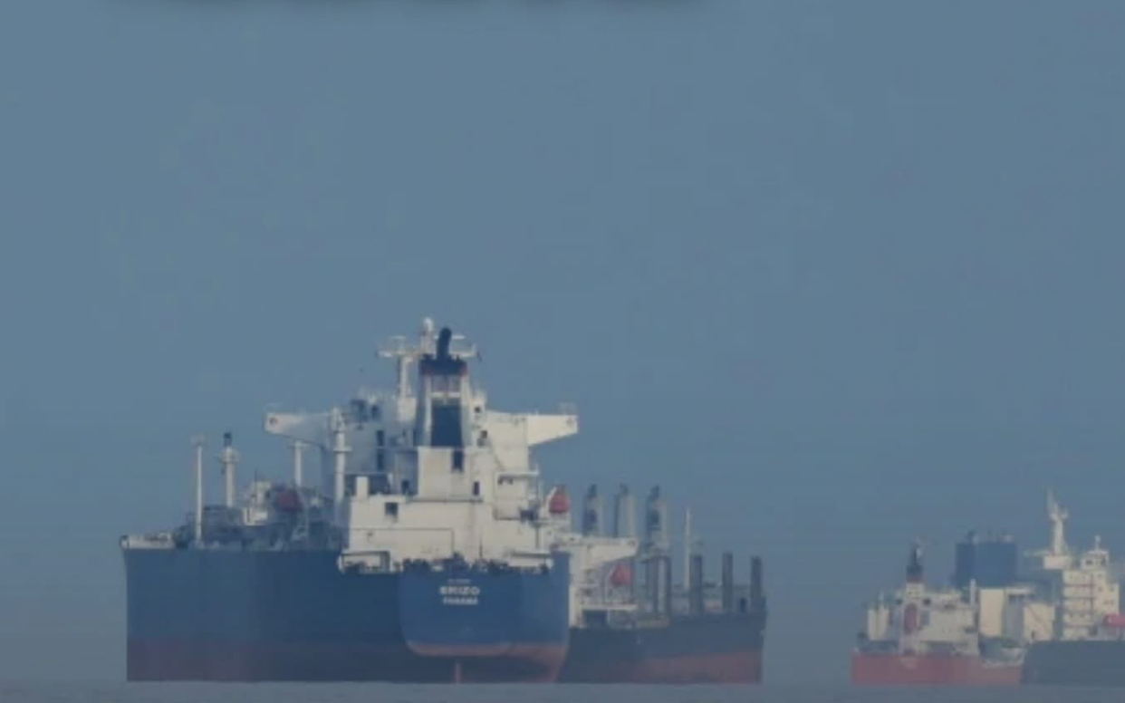 Hapet për të gjitha anijet Ngushtica e Hormuzit  bie çmimi i naftës