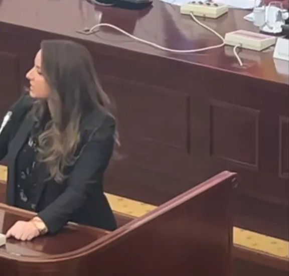 Ndërpritet mbledhja në Parlament  Dauti kërkon respektim të gjuhës shqipe 