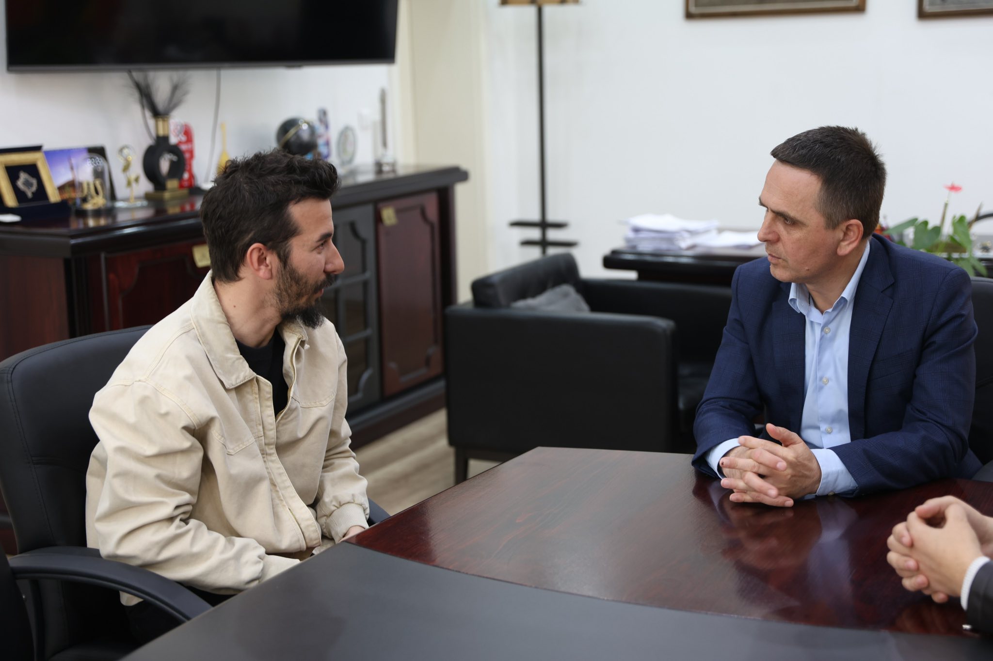 Kasami priti regjisorin kumanovar  Ibër Deari  Theksuam rëndësinë e mbështetjes së projekteve kreative