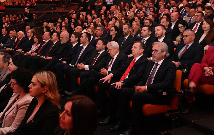 A PO KTHEHET  NIPI  TE  DAJA    Ahmeti dhe Limani përsëri bashkë në Tiranë