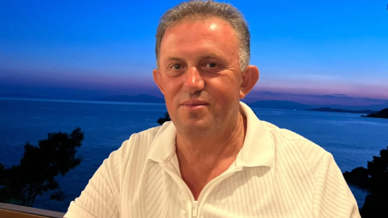 Tmerr në Shqipëri  Politikanit ia prejnë veshin 