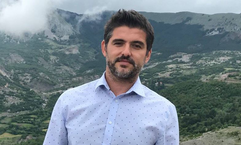 Marin Mema fajëson BDI në  Për vite heshtën për interesa  sot studentët detyrohen të protestojnë  Foto 