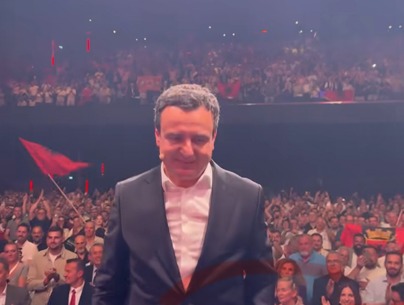 Krejt Cyrihu kuq e zi për Vetëvendosjen dhe Albin Kurtin  Video 