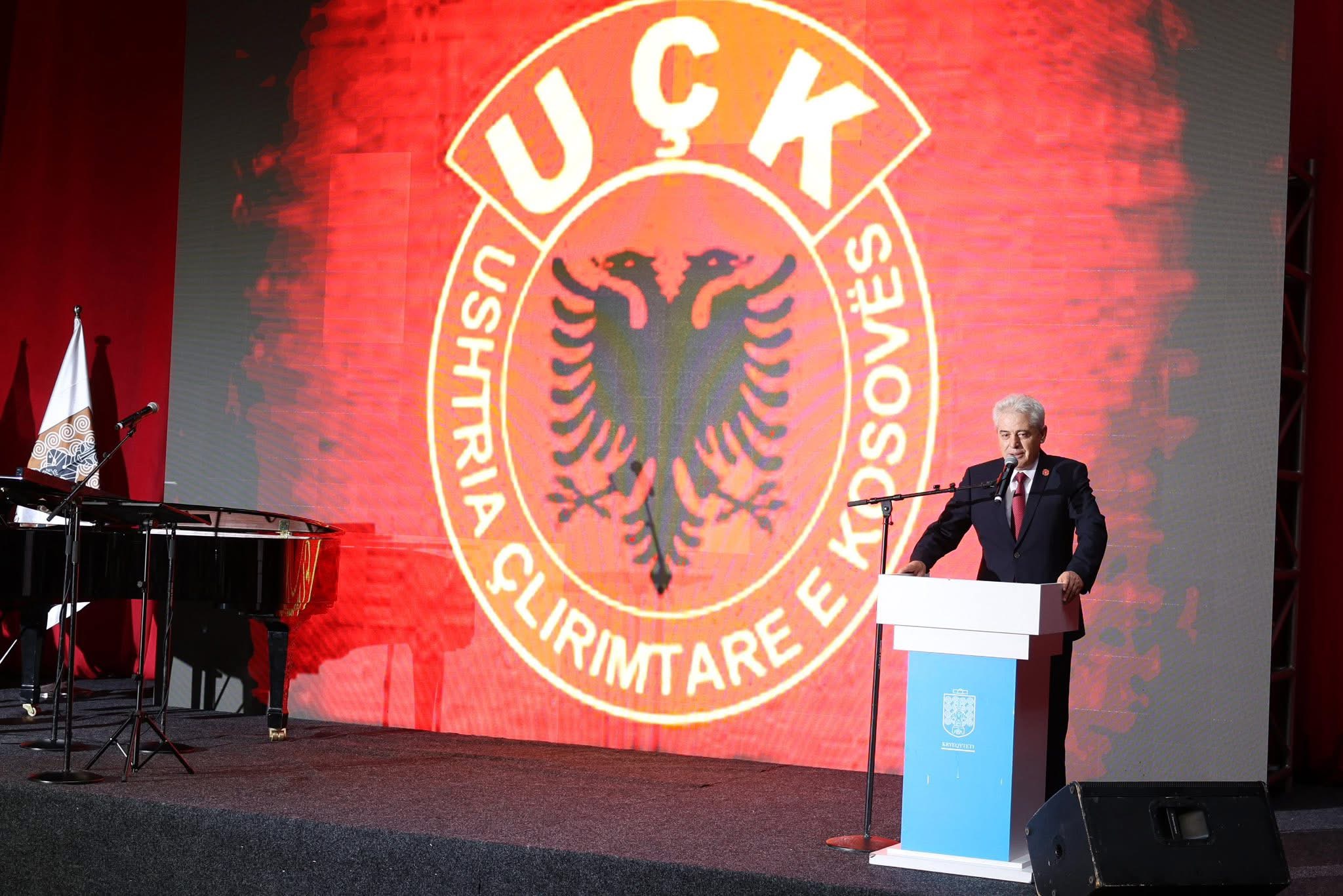Ali Ahmeti mori pjesë në tubim përkujtimor për Fehmi e Xhevë Lladrovcin