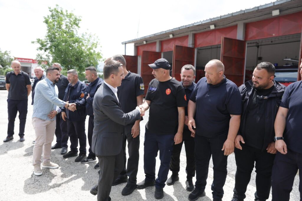 Kasami  30  rritje e pagave për zjarrfikësit e Tetovës