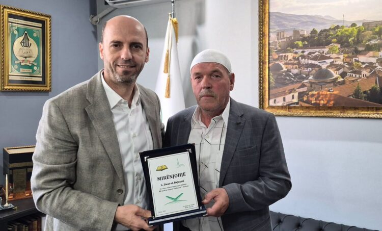 Pas 40 vitesh shërbim në Xhaminë  Dëshmorët  në Haraçinë  Daut ef  Bajrami pensionohet nga detyra e imamit