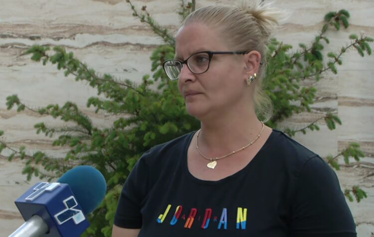 Flet Xhejlane Selimi  nëna e djaloshit nga Hasanbegu që u ther 7 herë me thikë